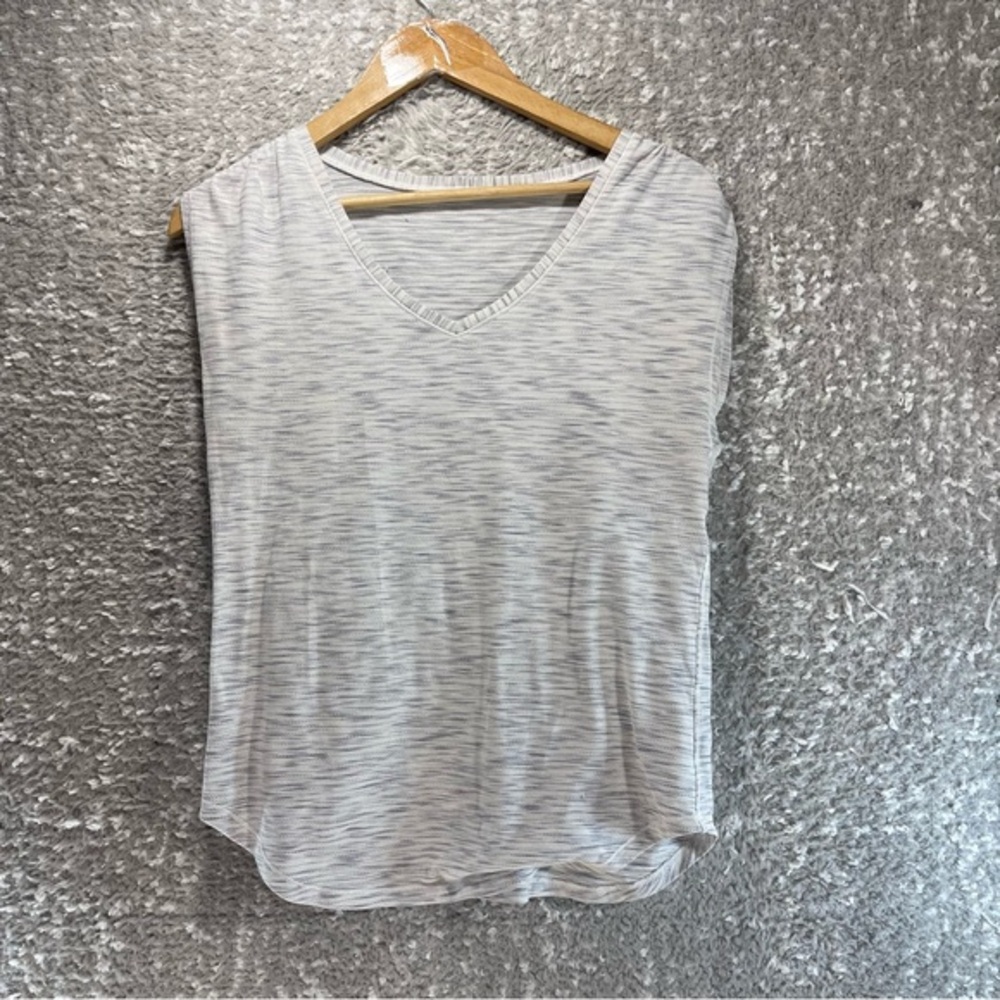 Lululemon Womens Gray V-Neck Ruched sleeve M (17" Pit to Pit)